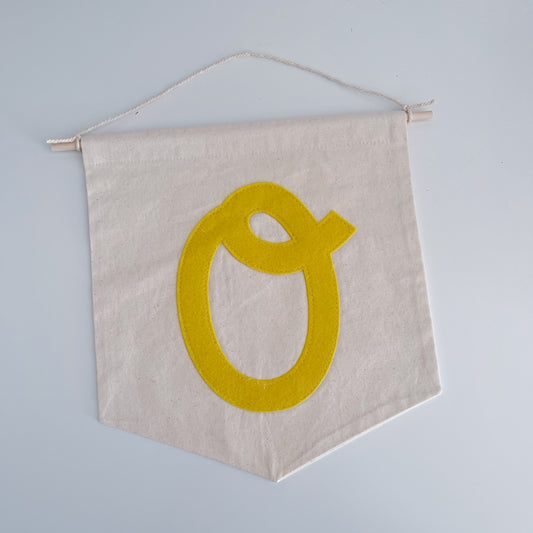 Initial flag - yellow O