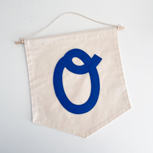 Initial flag - blue O